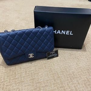 Chanel navy classic bag